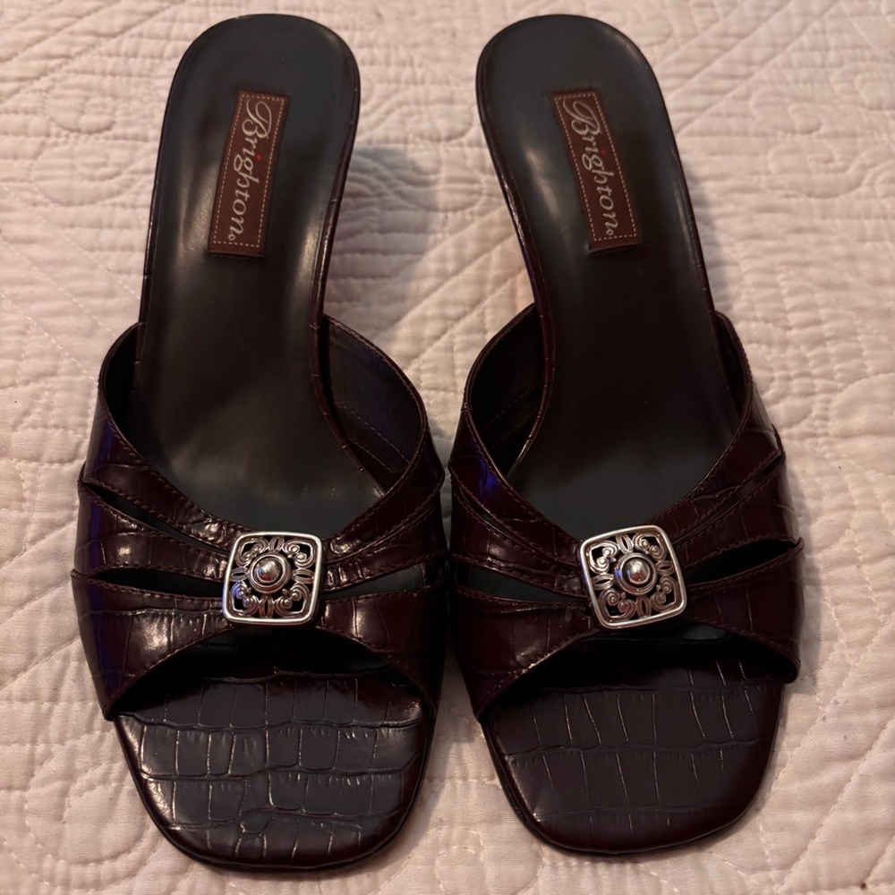 NWOB Brighton Keira Chocolate Croc Leather Sandal with Silver Accents -Sz 8.5